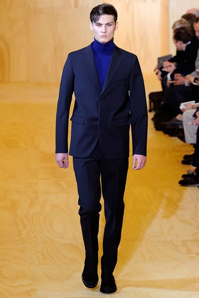 Look 3